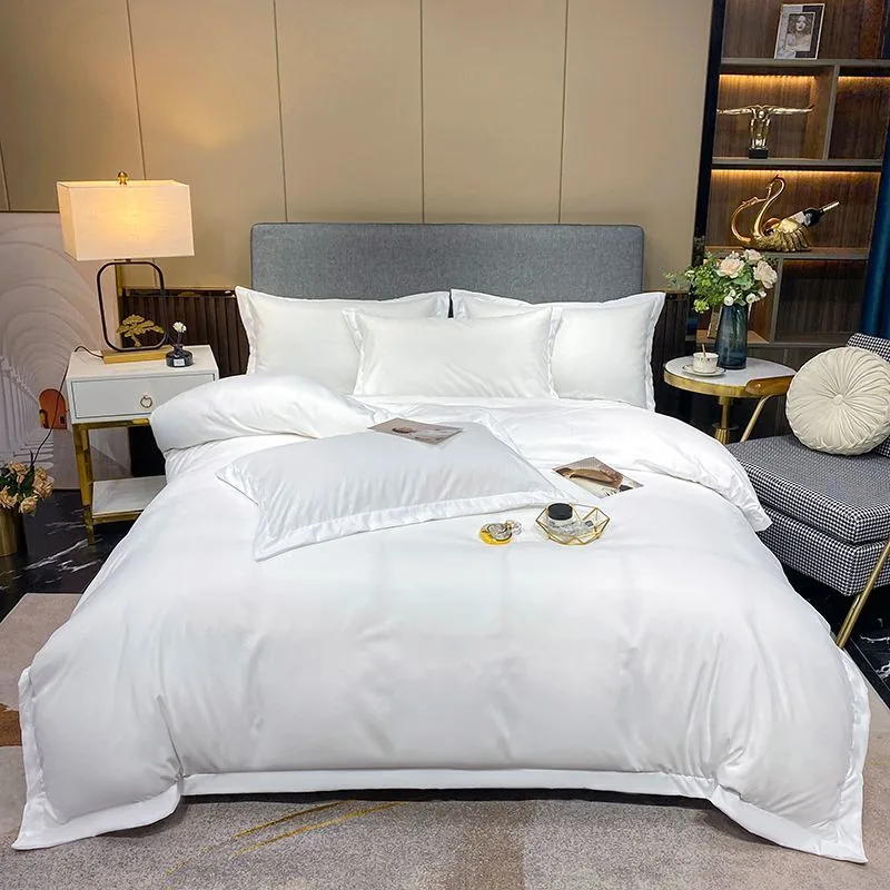 Set Hotel Comforter by FNH
