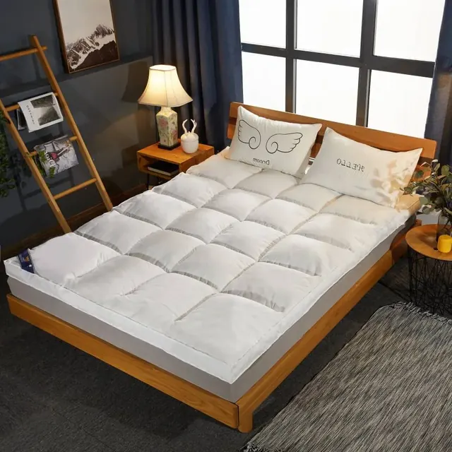Popular Design White Quilted Square Soft Mattress Topper by FNH