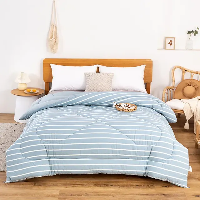 Fine And Smooth Yarn-Dyed Blue And White Stripes Cotton Quilt Duvet by FNH