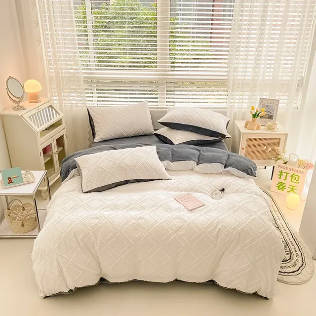 Tufted Carved Set Tufted Carved Pile Duvet Cover by FNH